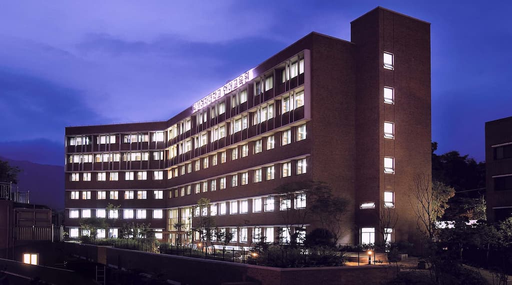 徳成女子大学校